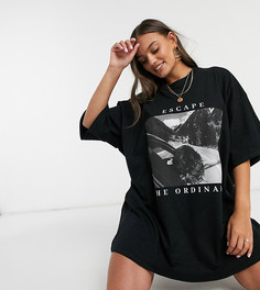 Черное платье-футболка в стиле oversized с надписью "escape the ordinary" ASOS DESIGN Petitе-Черный