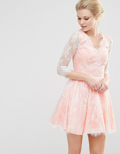 Короткое платье для выпускного с длинными рукавами и кружевом Chi Chi London Petite-Розовый