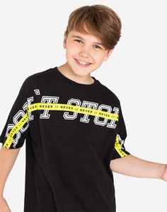 Чёрная футболка с надписями для мальчика Gloria Jeans