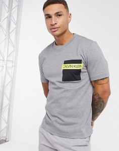 Серая футболка с логотипом на кармане Calvin Klein-Серый