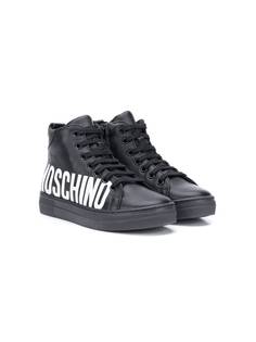 Moschino Kids высокие кроссовки с логотипом