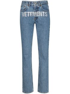 VETEMENTS прямые джинсы с декорированным логотипом