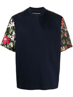 White Mountaineering футболка с цветочным принтом и контрастной вставкой