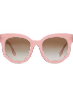 Burberry Eyewear солнцезащитные очки в массивной оправе