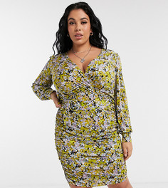 Зеленое платье с запахом и цветочным принтом Vero Moda Curve-Зеленый цвет