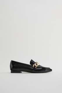Лоферы из лакированной искусственной кожи с цепочкой Zara