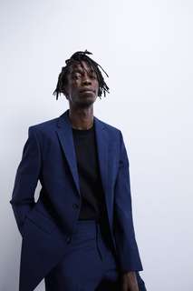 Базовые костюмные брюки из ткани с рельефным узором Zara