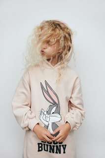 Толстовка с принтом «багз банни» looney tunes © &™ warner bros. Zara