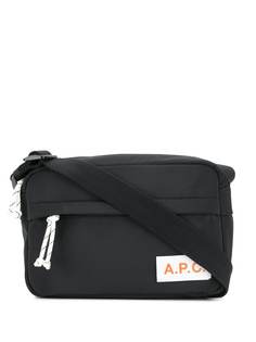 A.P.C. сумка на плечо с нашивкой-логотипом