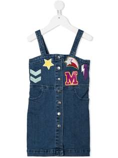 Stella McCartney Kids джинсовое платье с нашивками