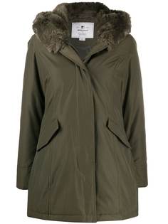 Woolrich парка с капюшоном и меховой отделкой