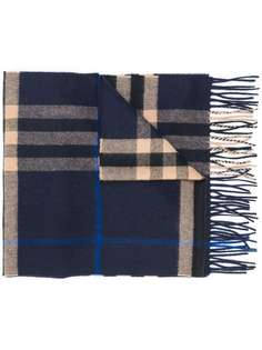 Burberry клетчатый шарф с бахромой