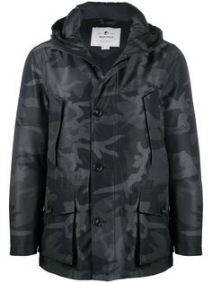 Woolrich пальто с капюшоном и камуфляжным принтом