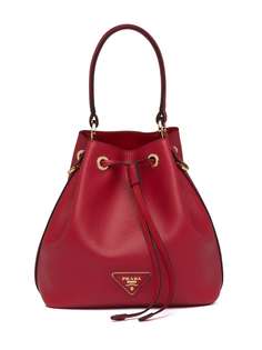 Prada сумка-ведро с нашивкой