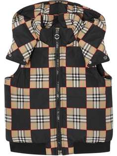 Burberry Kids дутый жилет в клетку