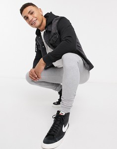 Черная джинсовая куртка с трикотажными рукавами и капюшоном New Look-Черный цвет