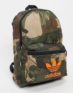 Рюкзак с камуфляжным принтом adidas Originals-Зеленый цвет