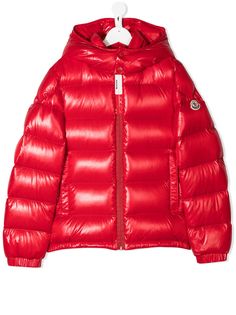 Moncler Kids стеганое пальто с нашивкой-логотипом