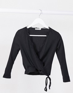 Черный лонгслив с запахом и кружевной отделкой Stradivarius