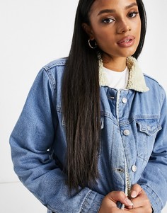 Синяя джинсовая куртка с воротником из искусственной овчины NA-KD-Синий