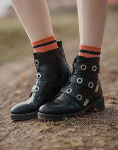 Чёрные ботинки из экокожи с люверсами Gloria Jeans