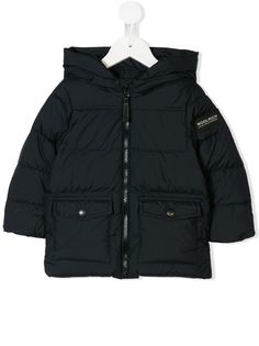 Woolrich Kids дутое пальто с фирменной нашивкой на рукаве