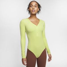 Женское боди из ткани Infinalon с длинным рукавом Nike Yoga Luxe