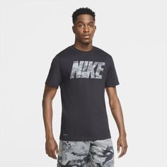 Мужская футболка с логотипом и камуфляжным принтом для тренинга Nike Dri-FIT