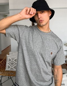 Серая футболка с логотипом и карманом Fingercroxx-Серый