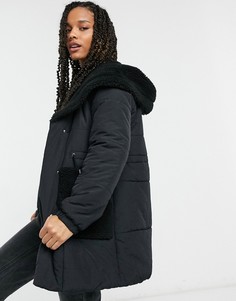Oversized-пуховик черного цвета с карманами и капюшоном из искусственного меха Urbancode-Черный