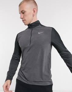 Топ на короткой молнии черного/темно-серого цвета Nike Running Essentials dri-fit-Серый