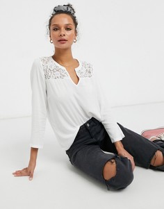 Белая блузка с рукавами длиной 3/4, V-образным вырезом и кружевной вставкой JDY-Белый