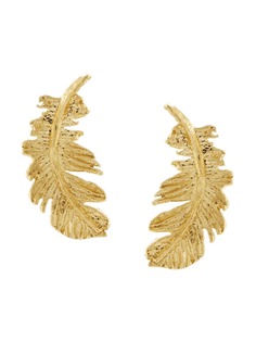 Alex Monroe серьги-гвоздики Plume Feather из желтого золота