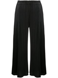 Pleats Please Issey Miyake расклешенные укороченные брюки с плиссировкой