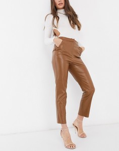 Светло-коричневые прямые брюки строгого кроя из искусственной кожи ASOS DESIGN-Коричневый