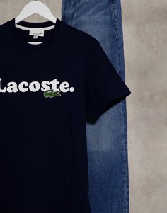 Темно-синяя футболка с крупной надписью на груди и фирменным логотипом Lacoste-Темно-синий