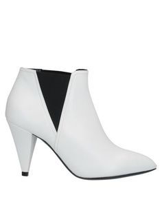 Полусапоги и высокие ботинки Celine