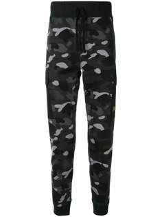 A BATHING APE® спортивные брюки карго с камуфляжным принтом Bape