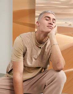 Свободная футболка бежевого цвета с дутым жилетом ASOS DESIGN-Neutral