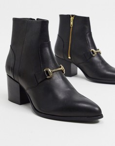 Черные кожаные сапоги-челси на каблуке с острым носком и цепочкой в стиле 70-х ASOS DESIGN-Черный