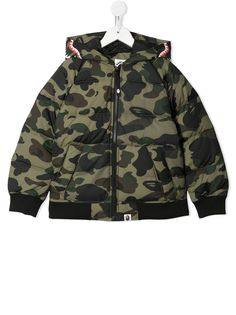 A BATHING APE® пуховик Camo Shark Bape