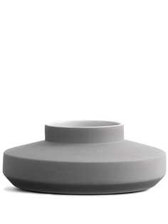 Karakter ваза геометричной формы