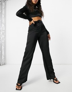 Черные атласные брюки с широкими штанинами и поясом Club L London Plus-Черный цвет