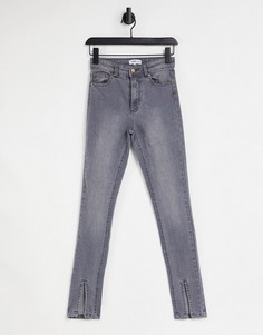 Серые выбеленные джинсы с разрезами спереди Femme Luxe-Серый