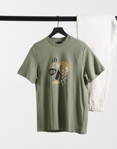 Футболка цвета хаки с рисунком на груди ASOS DESIGN-Зеленый цвет