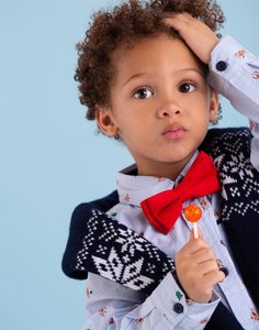 Рубашка с новогодним рисунком и галстуком-бабочкой для мальчика Gloria Jeans
