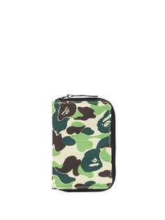 A BATHING APE® камуфляжный кошелек на молнии