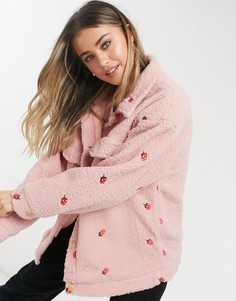 Oversize-куртка из плюшевого флиса с вышивкой клубники Daisy Street-Розовый цвет