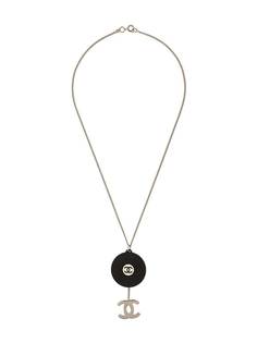 Chanel Pre-Owned колье 2004-го года с подвеской-логотипом CC