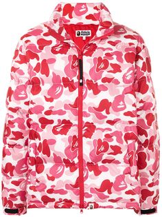 A BATHING APE® пуховик с принтом ABC Camo